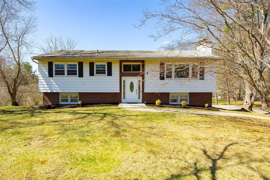 8 Verplanck Avenue Hopewell Junction NY 12533