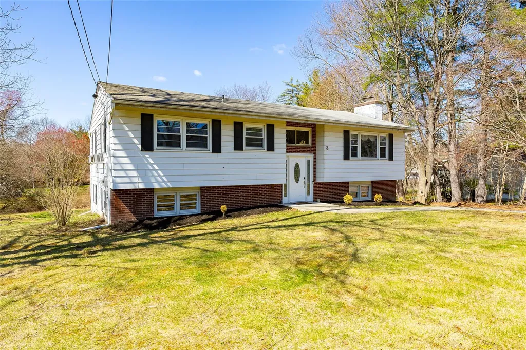8 Verplanck Avenue Hopewell Junction NY 12533