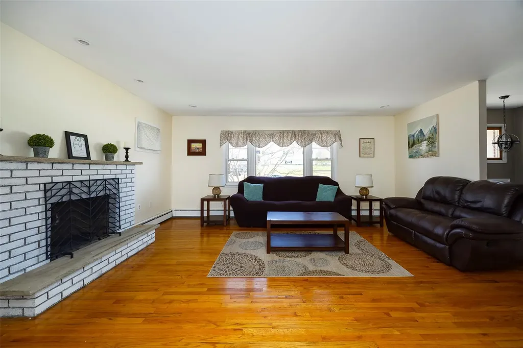 8 Verplanck Avenue Hopewell Junction NY 12533
