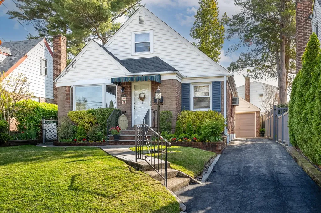 448 White Road Mineola NY 11501