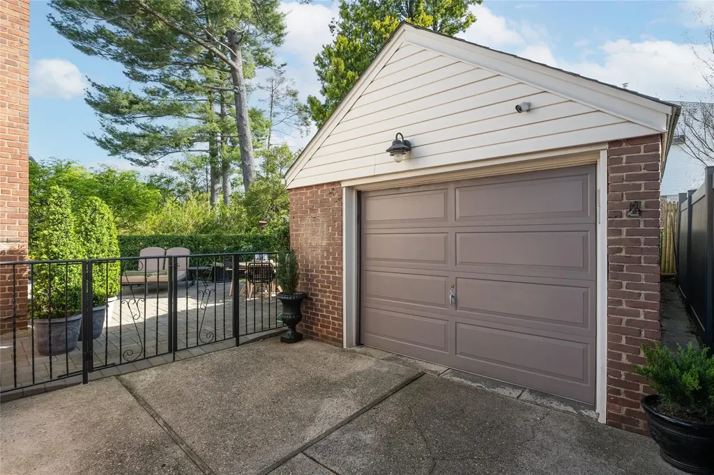 448 White Road Mineola NY 11501