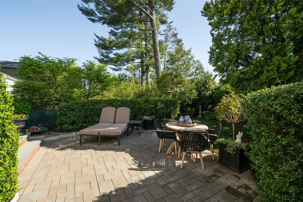 448 White Road Mineola NY 11501