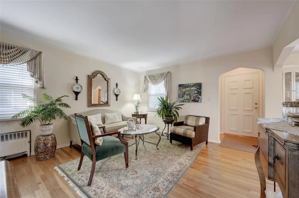 448 White Road Mineola NY 11501