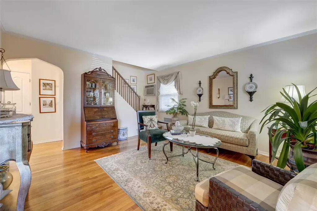 448 White Road Mineola NY 11501