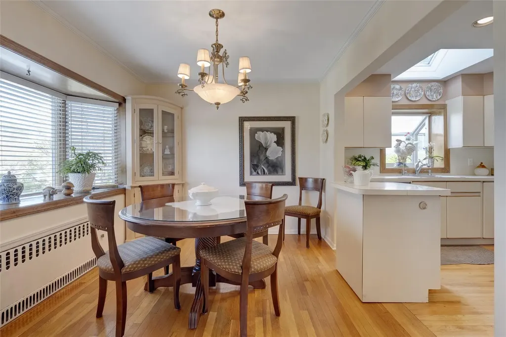 448 White Road Mineola NY 11501