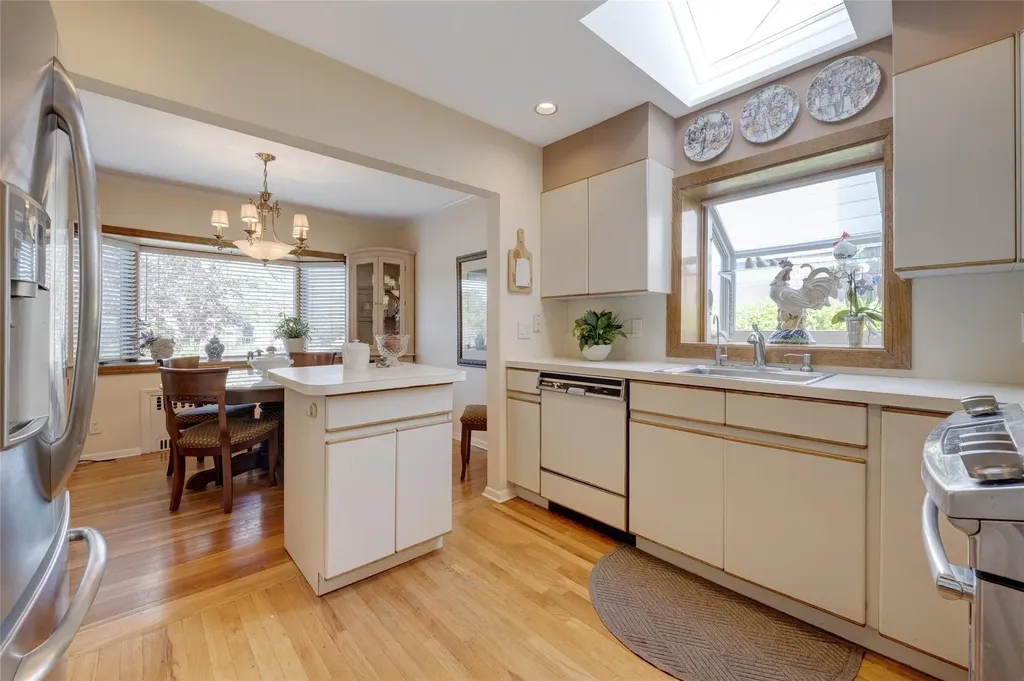 448 White Road Mineola NY 11501