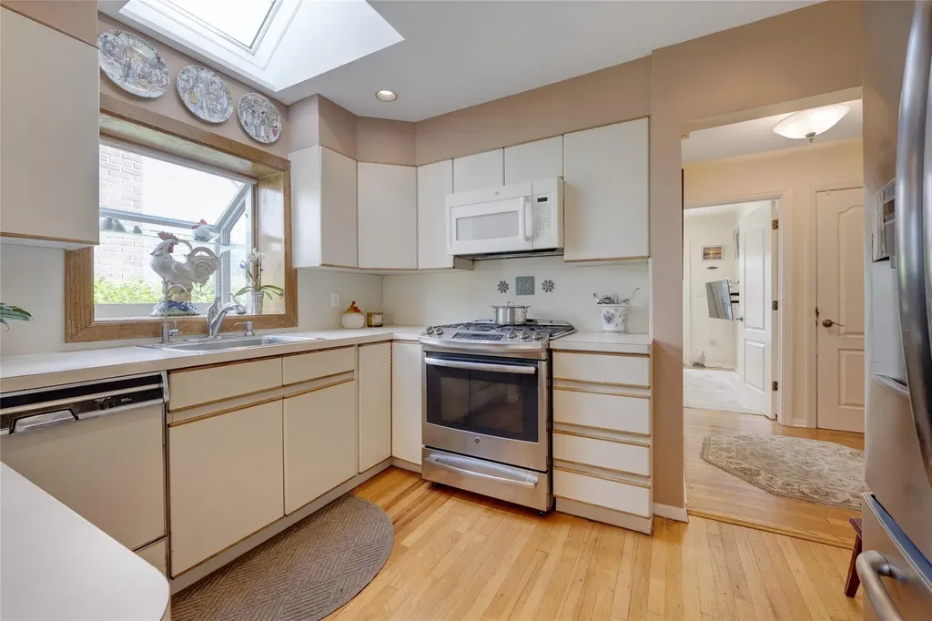 448 White Road Mineola NY 11501