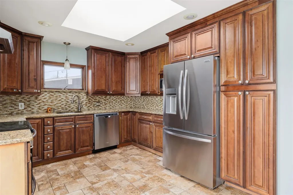 7 Gainsboro Lane Syosset NY 11791