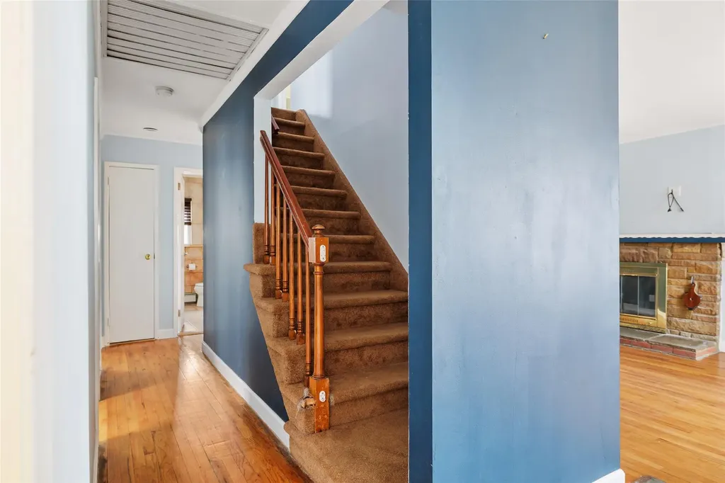7 Gainsboro Lane Syosset NY 11791