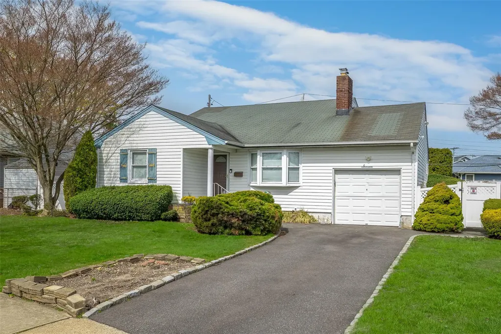 7 Gainsboro Lane Syosset NY 11791