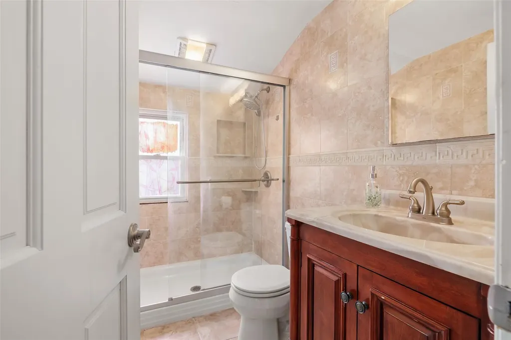 7 Gainsboro Lane Syosset NY 11791