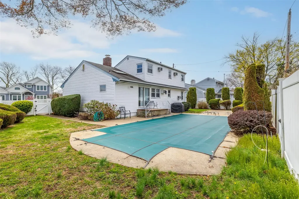 7 Gainsboro Lane Syosset NY 11791