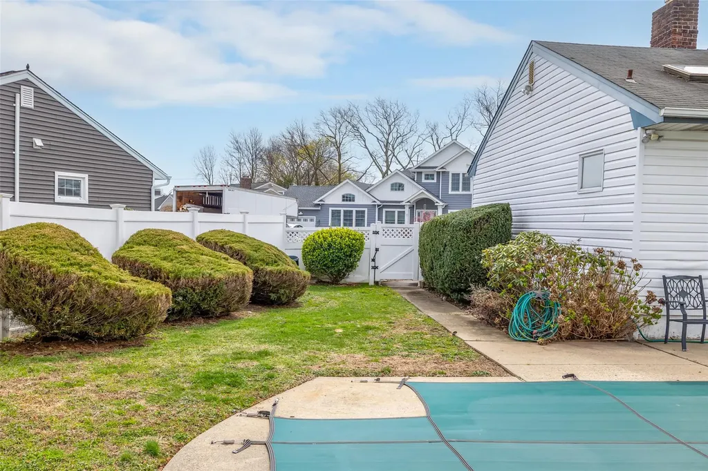 7 Gainsboro Lane Syosset NY 11791