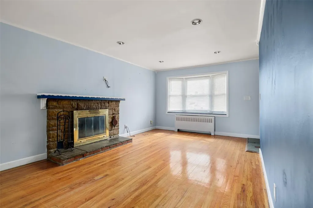 7 Gainsboro Lane Syosset NY 11791
