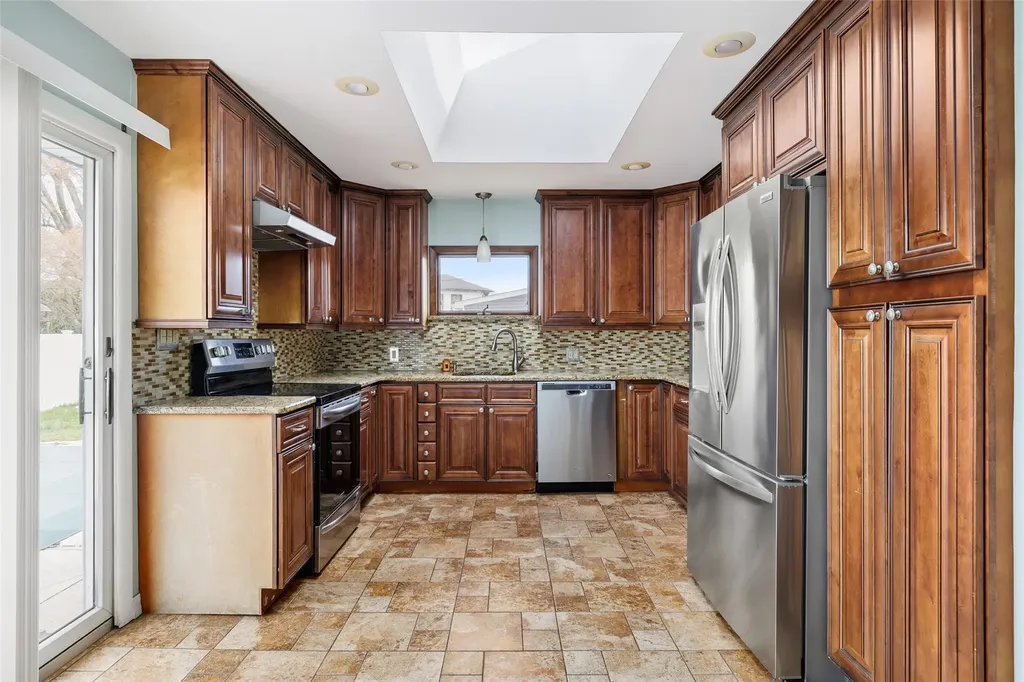7 Gainsboro Lane Syosset NY 11791