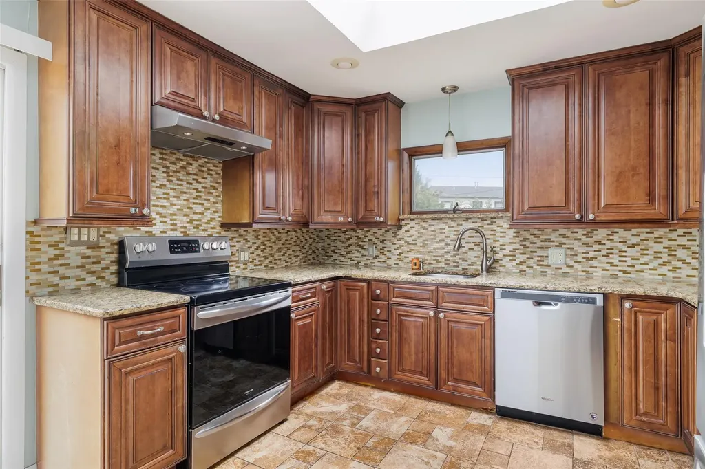7 Gainsboro Lane Syosset NY 11791
