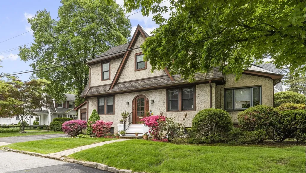 19 Glenorchy Place New Rochelle NY 10804
