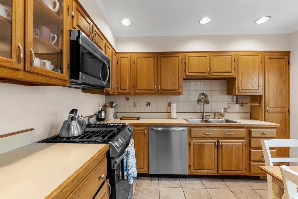 19 Glenorchy Place New Rochelle NY 10804