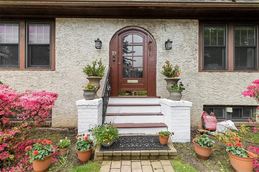 19 Glenorchy Place New Rochelle NY 10804