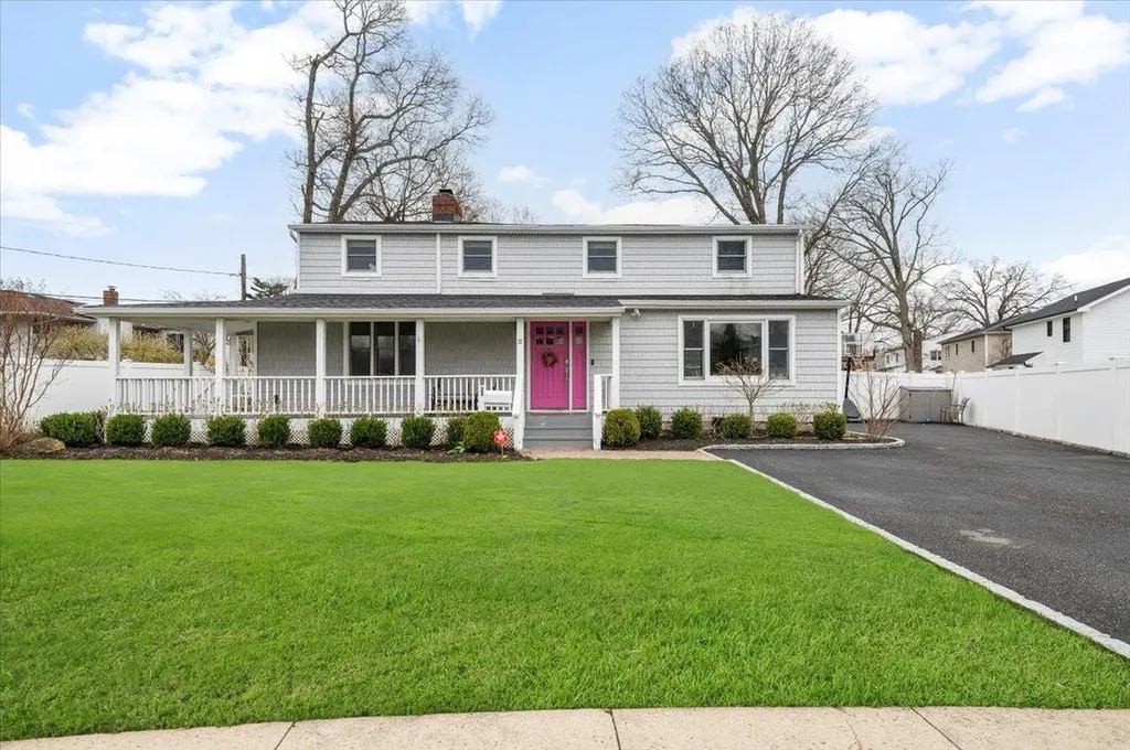 25 Pleasant Avenue Plainview NY 11803