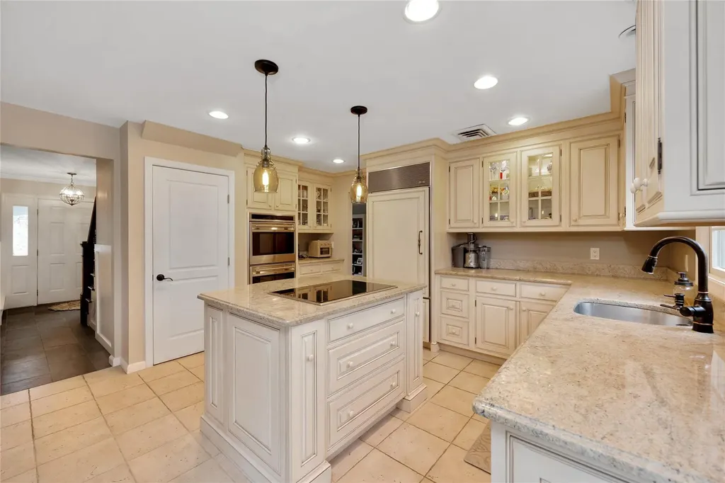 2 Windmill Court Smithtown NY 11787