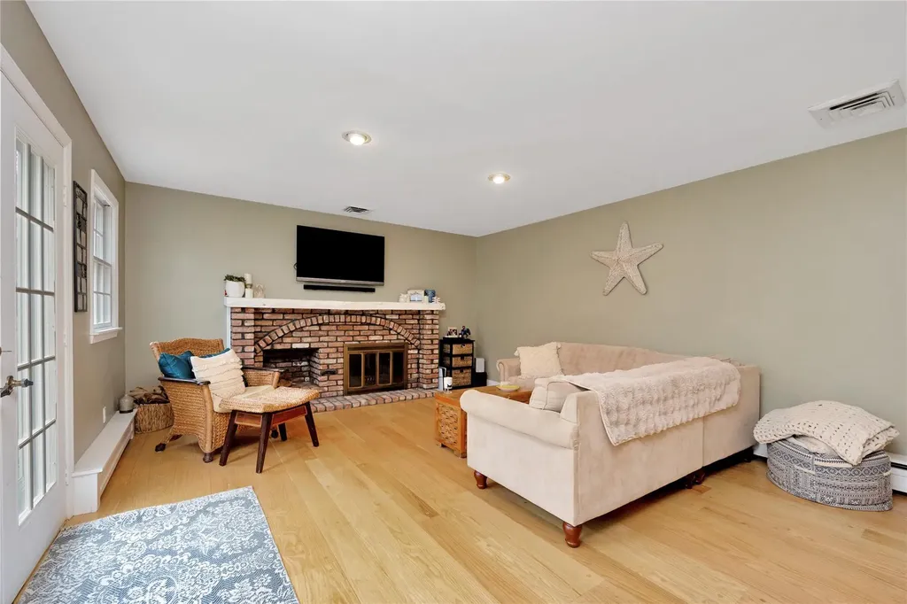 2 Windmill Court Smithtown NY 11787