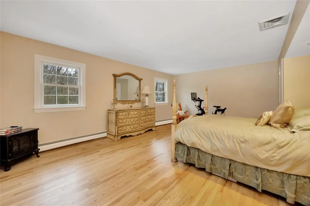 2 Windmill Court Smithtown NY 11787