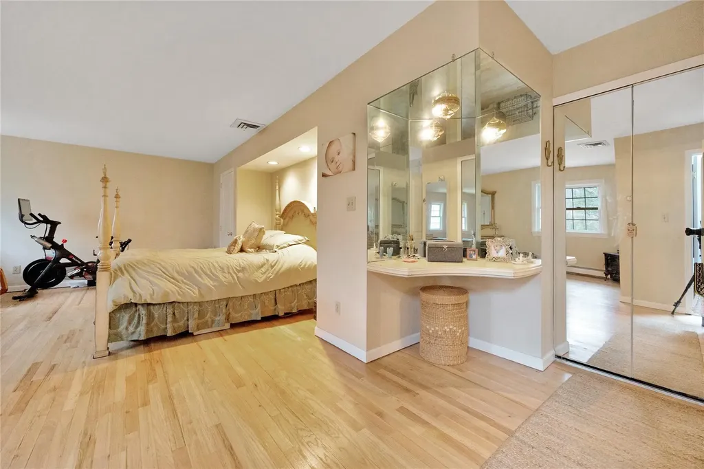 2 Windmill Court Smithtown NY 11787