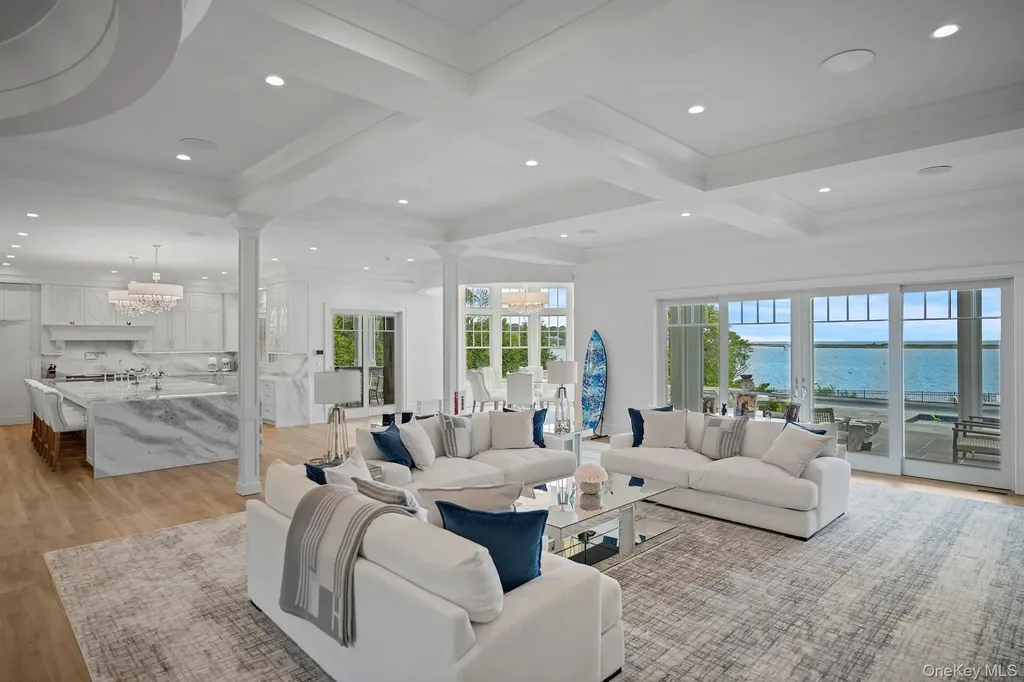 25 Brewster Lane E East Setauket NY 11733