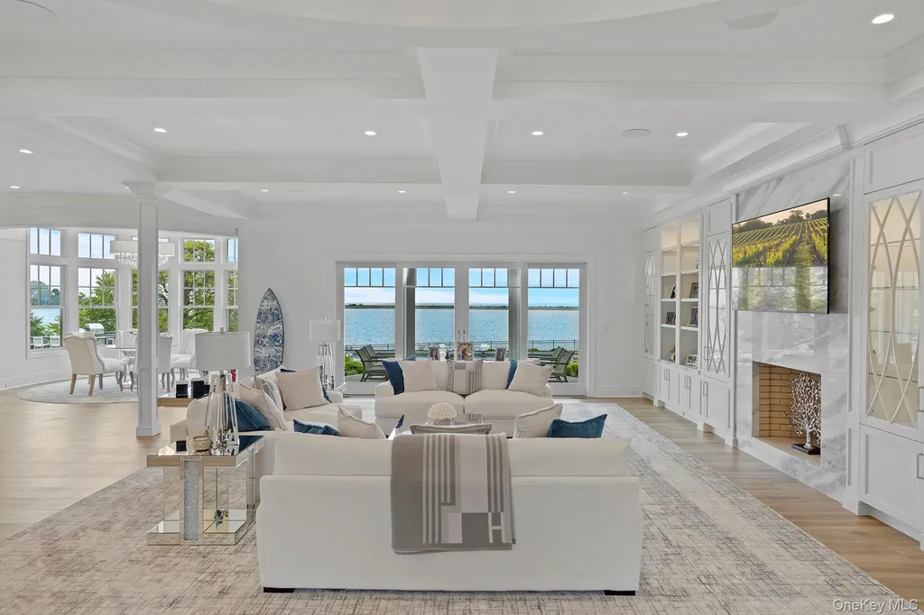 25 Brewster Lane E East Setauket NY 11733