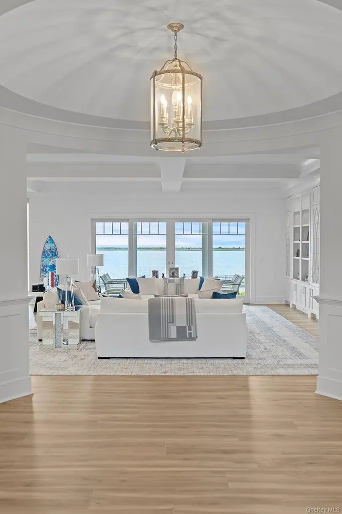 25 Brewster Lane E East Setauket NY 11733