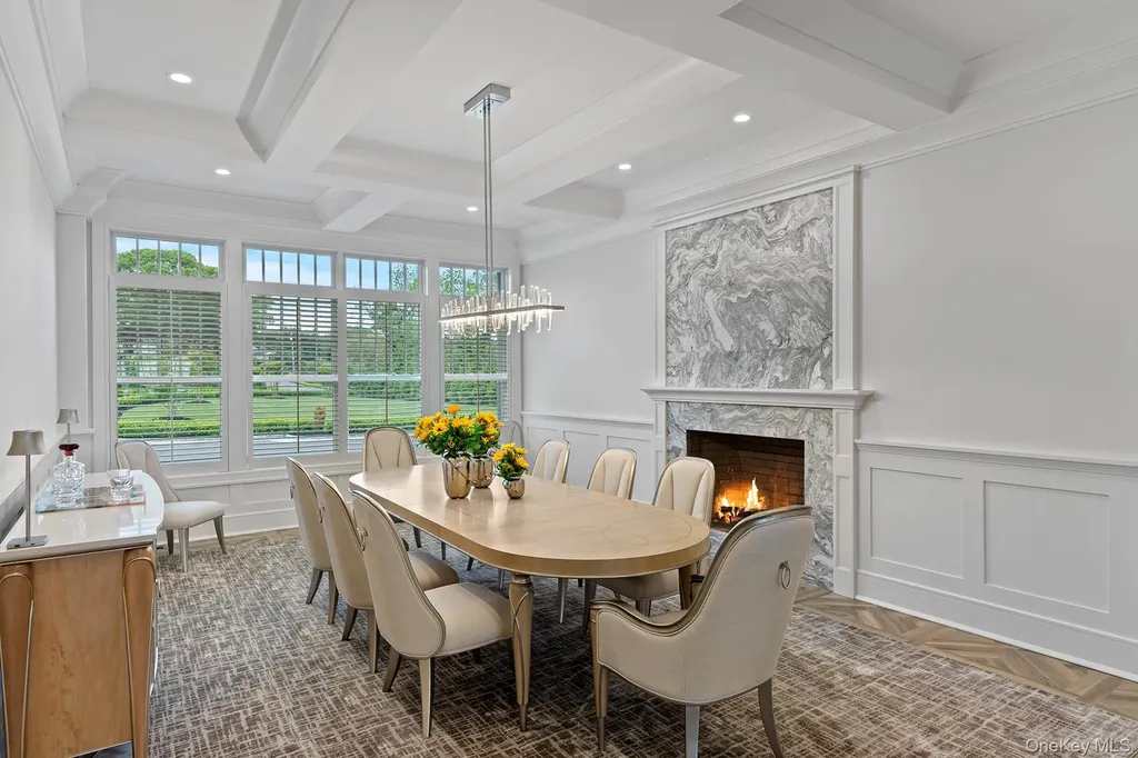 25 Brewster Lane E East Setauket NY 11733