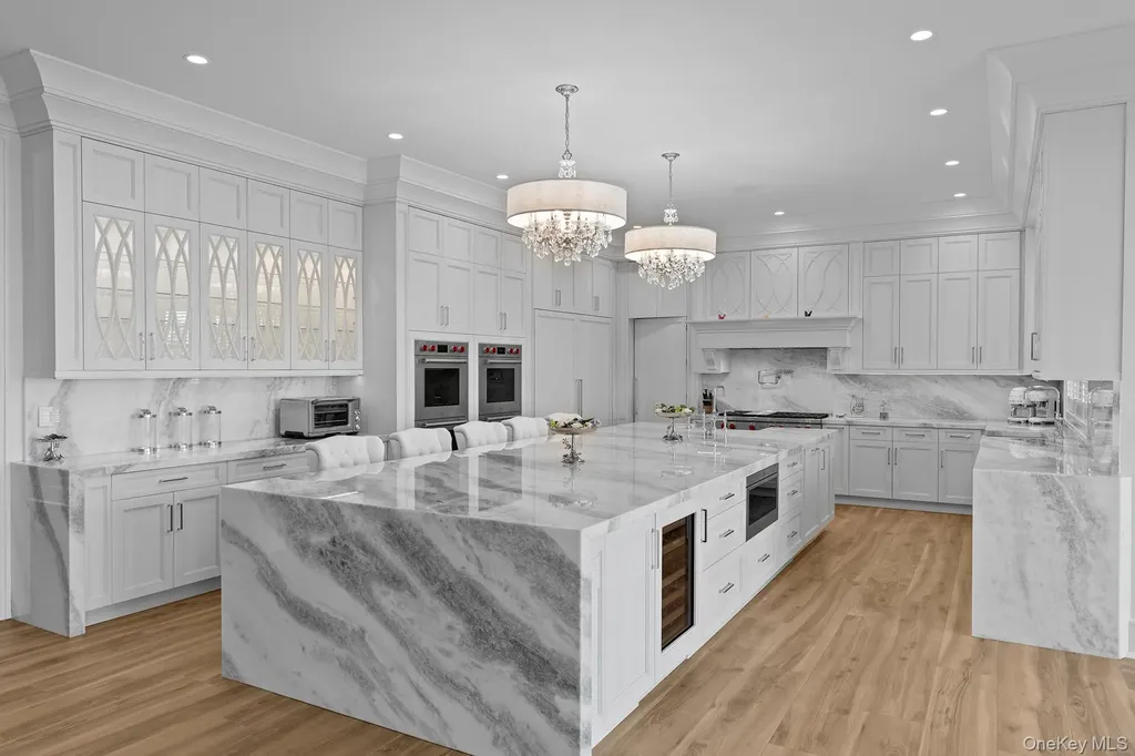 25 Brewster Lane E East Setauket NY 11733