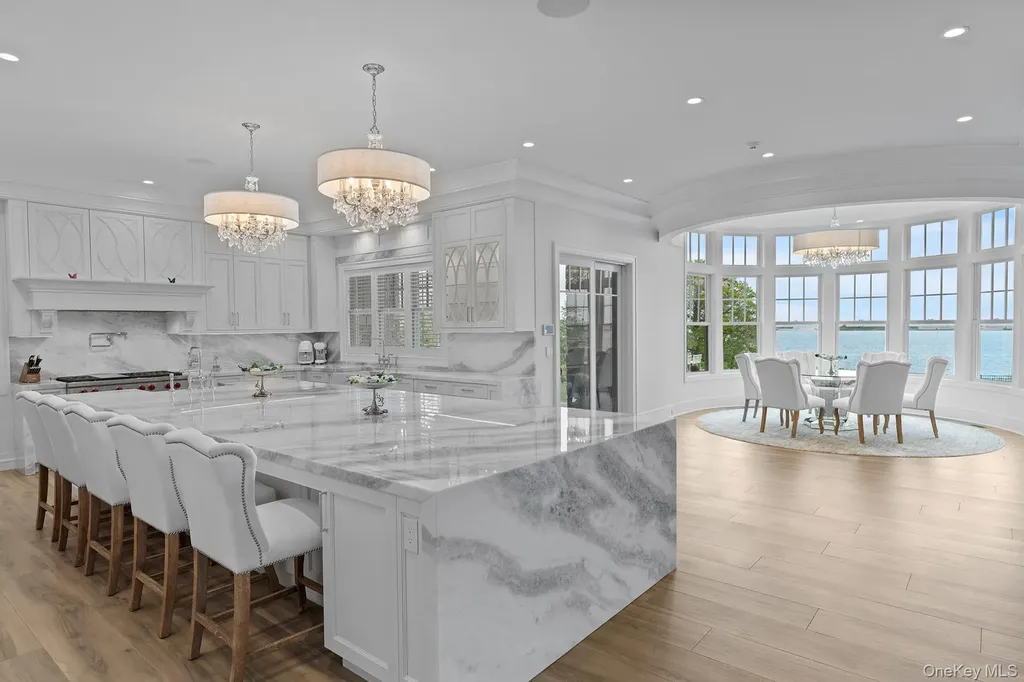 25 Brewster Lane E East Setauket NY 11733