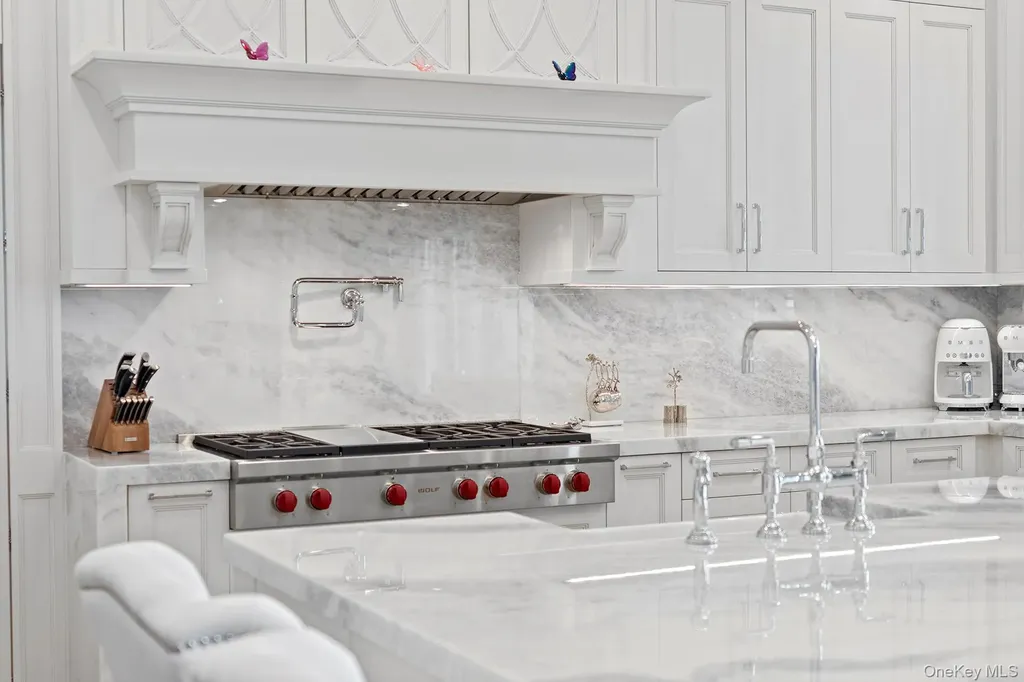 25 Brewster Lane E East Setauket NY 11733
