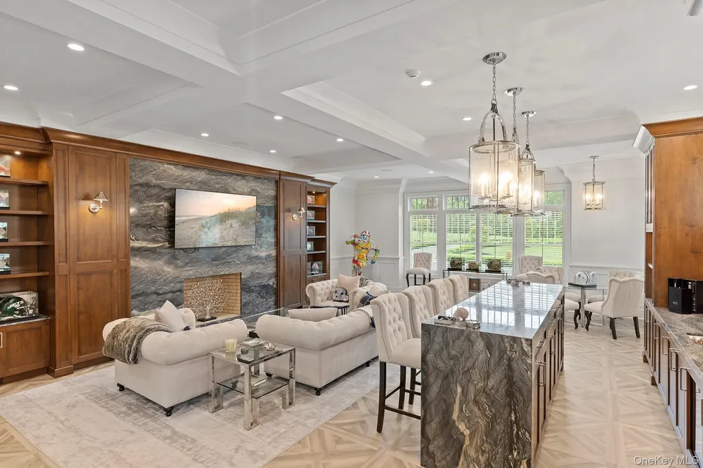 25 Brewster Lane E East Setauket NY 11733