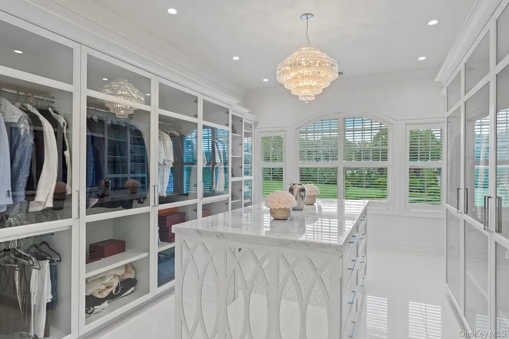 25 Brewster Lane E East Setauket NY 11733