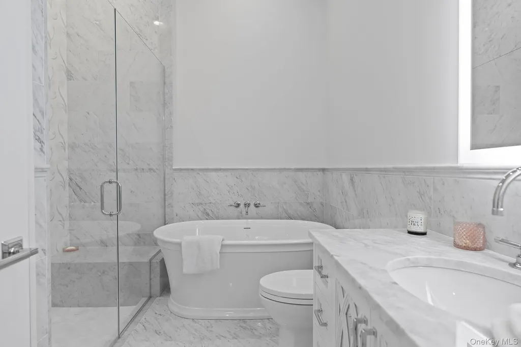 25 Brewster Lane E East Setauket NY 11733