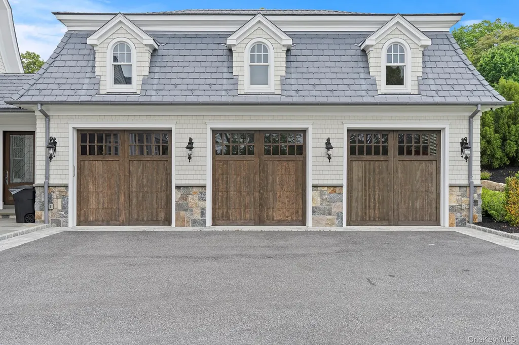25 Brewster Lane E East Setauket NY 11733