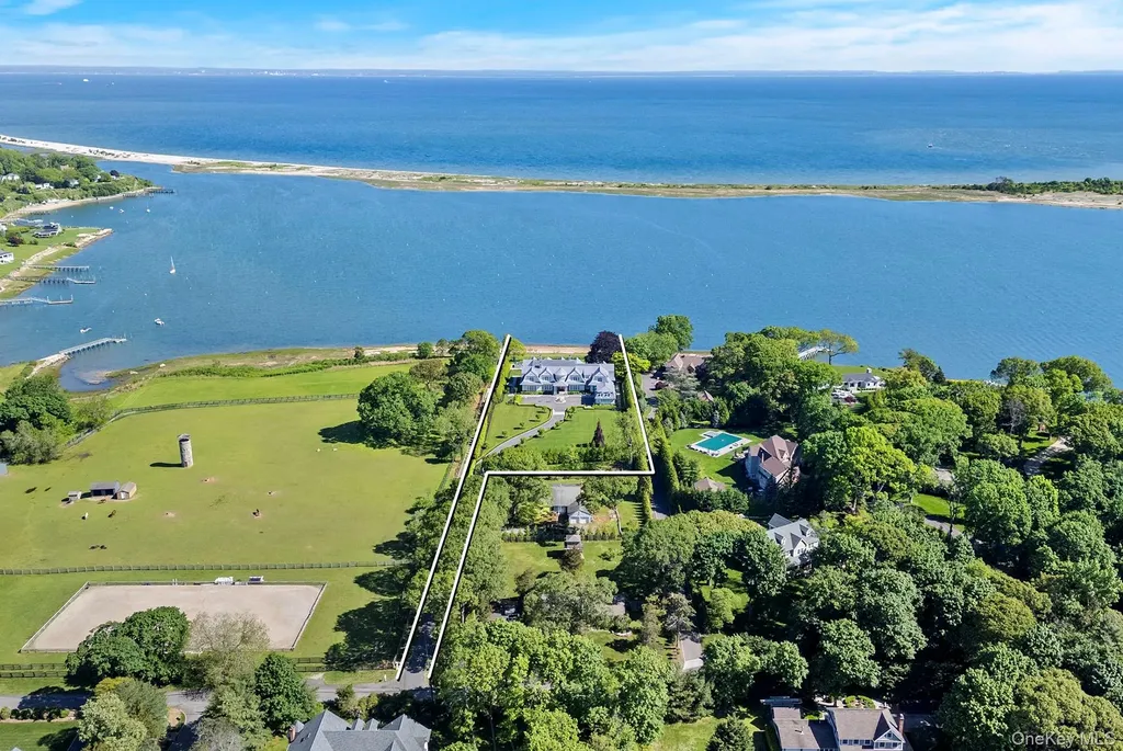 25 Brewster Lane E East Setauket NY 11733