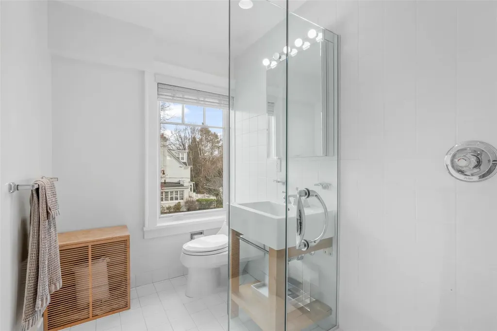 28 Stellar Place Pelham NY 10803