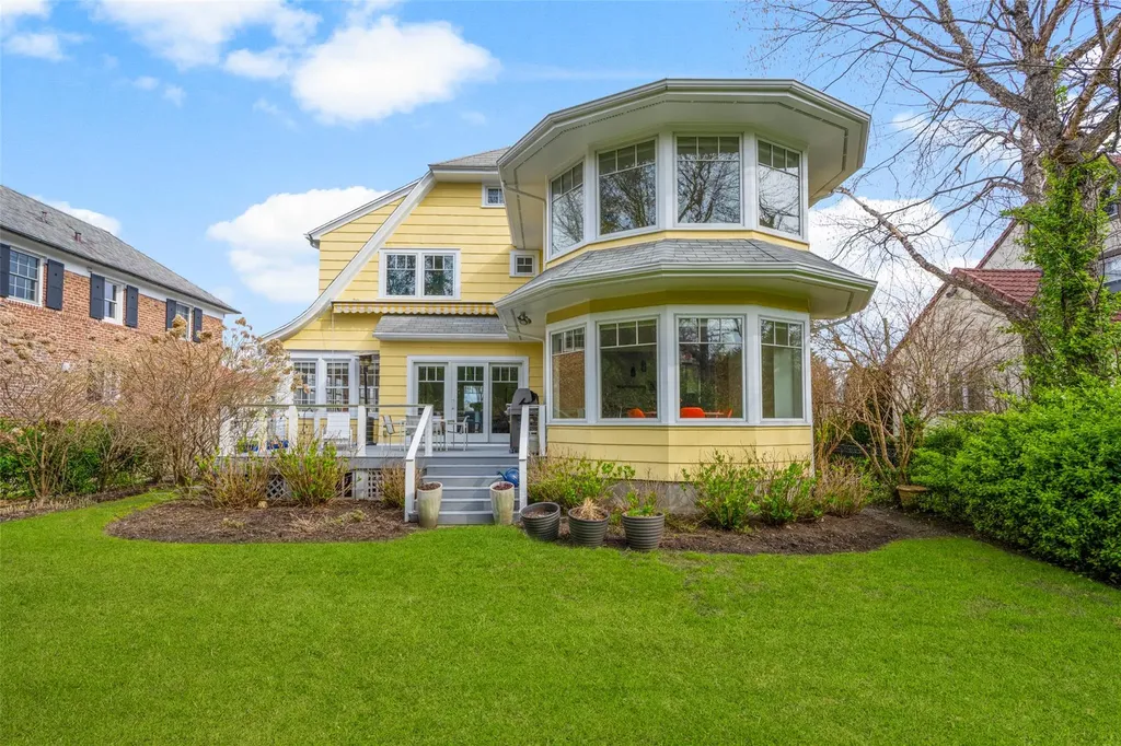 28 Stellar Place Pelham NY 10803