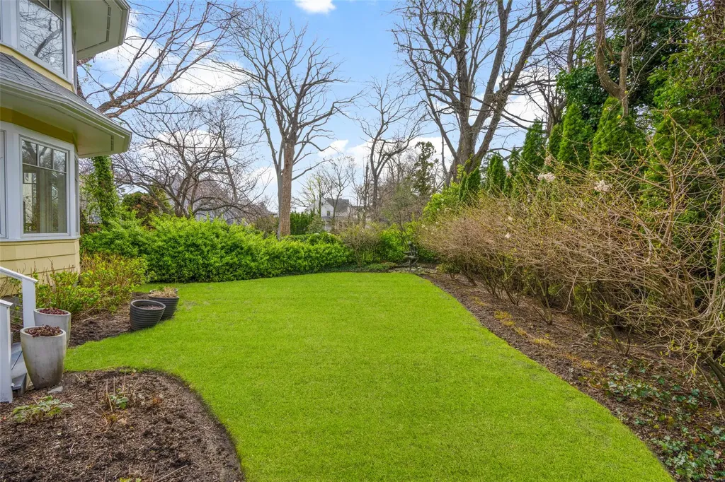 28 Stellar Place Pelham NY 10803