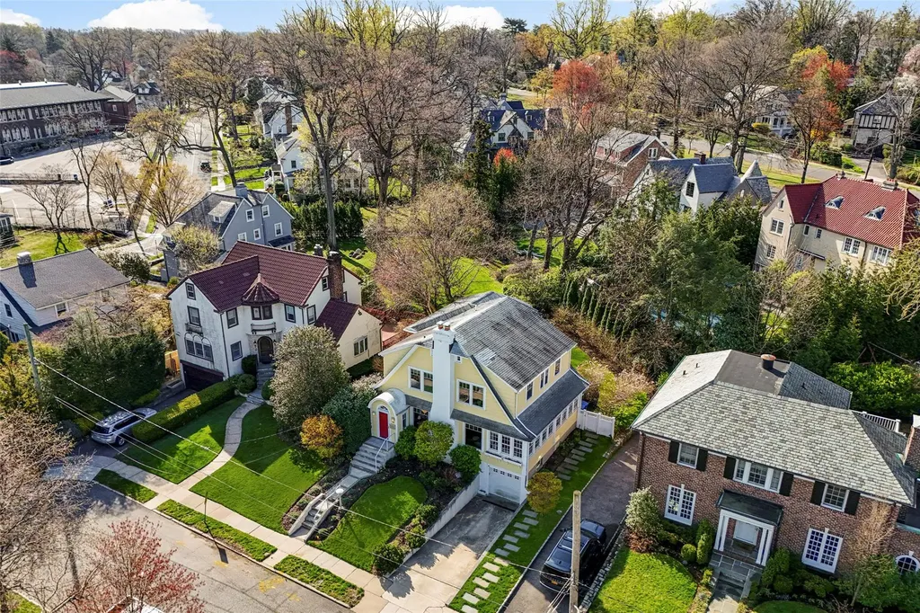 28 Stellar Place Pelham NY 10803