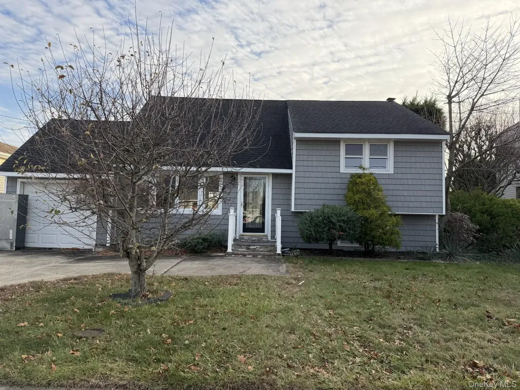 14A Earl Place Amity Harbor NY 11701