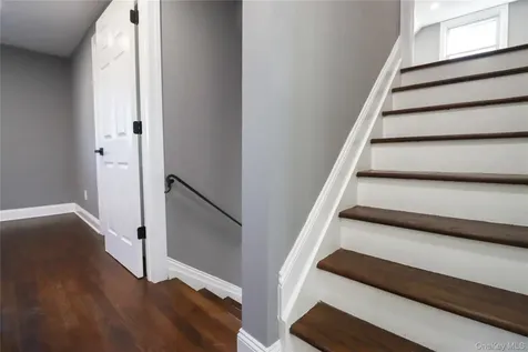 14A Earl Place Amity Harbor NY 11701