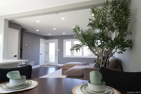 14A Earl Place Amity Harbor NY 11701