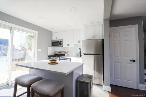 14A Earl Place Amity Harbor NY 11701