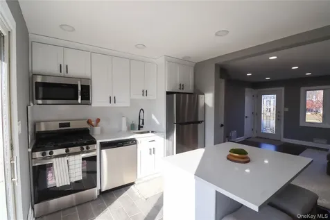 14A Earl Place Amity Harbor NY 11701