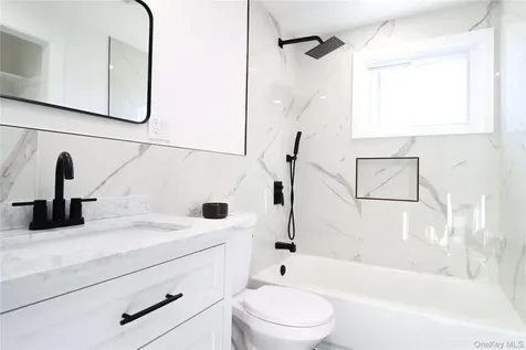 14A Earl Place Amity Harbor NY 11701